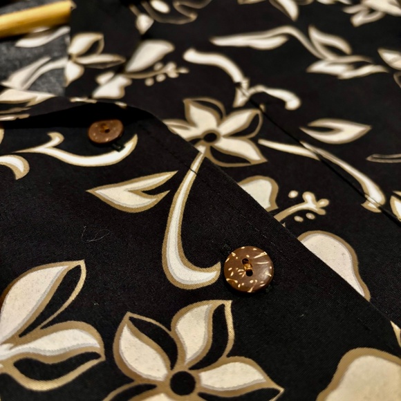 Floral Pattern Hawaiian Shirt(Black/White/Gold) - Picture 5 of 8